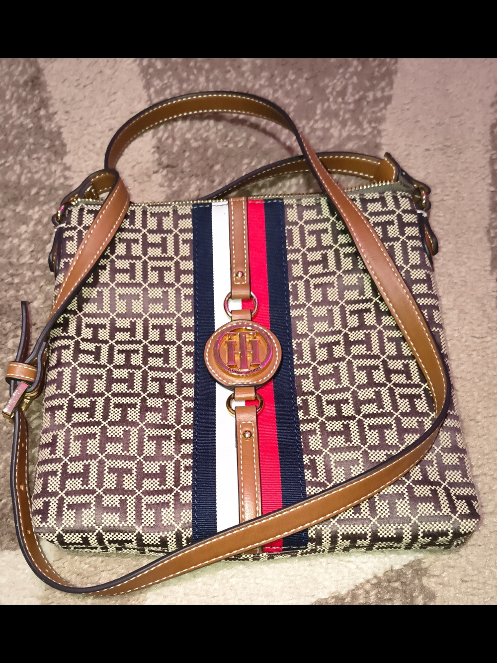 ๐Tommy Hilfiger Jaden Plus crossbody bag - Picture 3 of 9